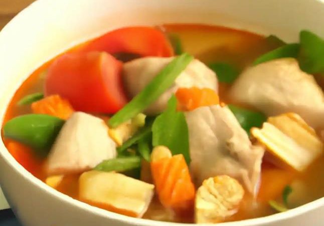 tom yum ayam